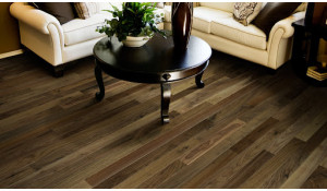 Як прибрати плями з паркету